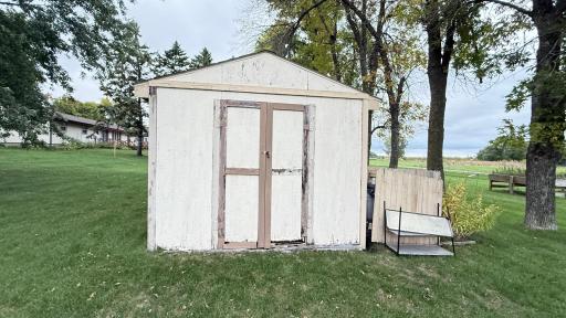411 Chavis Drive, Hendricks, MN 56136