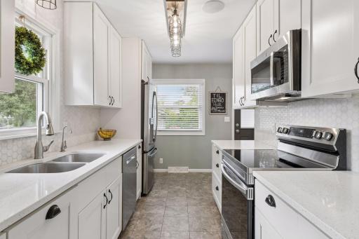 Beautiful Remodeled Kitchen!