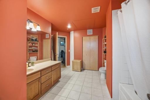 1901 E Hennepin Avenue, 303, Minneapolis, MN 55413