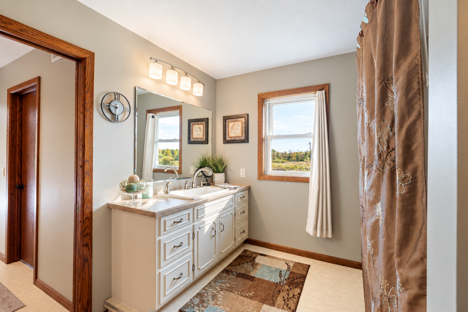 Ensuite bathroom upstairs