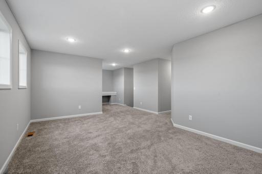16586 Ulysses Street NW, Elk River, MN 55330