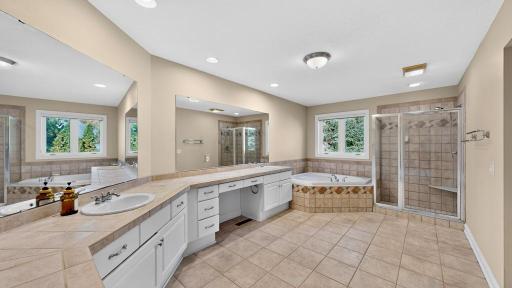 2042 Baihly Estates Lane SW, Rochester, MN 55902
