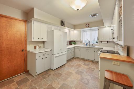 655 Mooers Avenue SE, Cokato, MN 55321