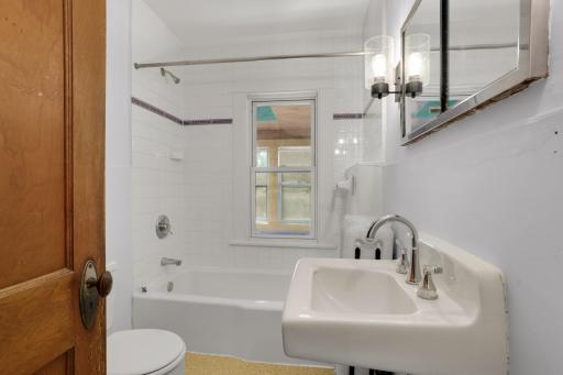 207 W 34th Street, Minneapolis, MN 55408