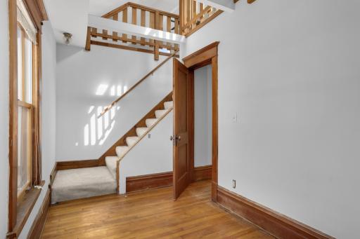 207 W 34th Street, Minneapolis, MN 55408