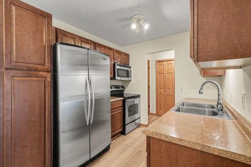 205 Barry Avenue S, 207, Wayzata, MN 55391