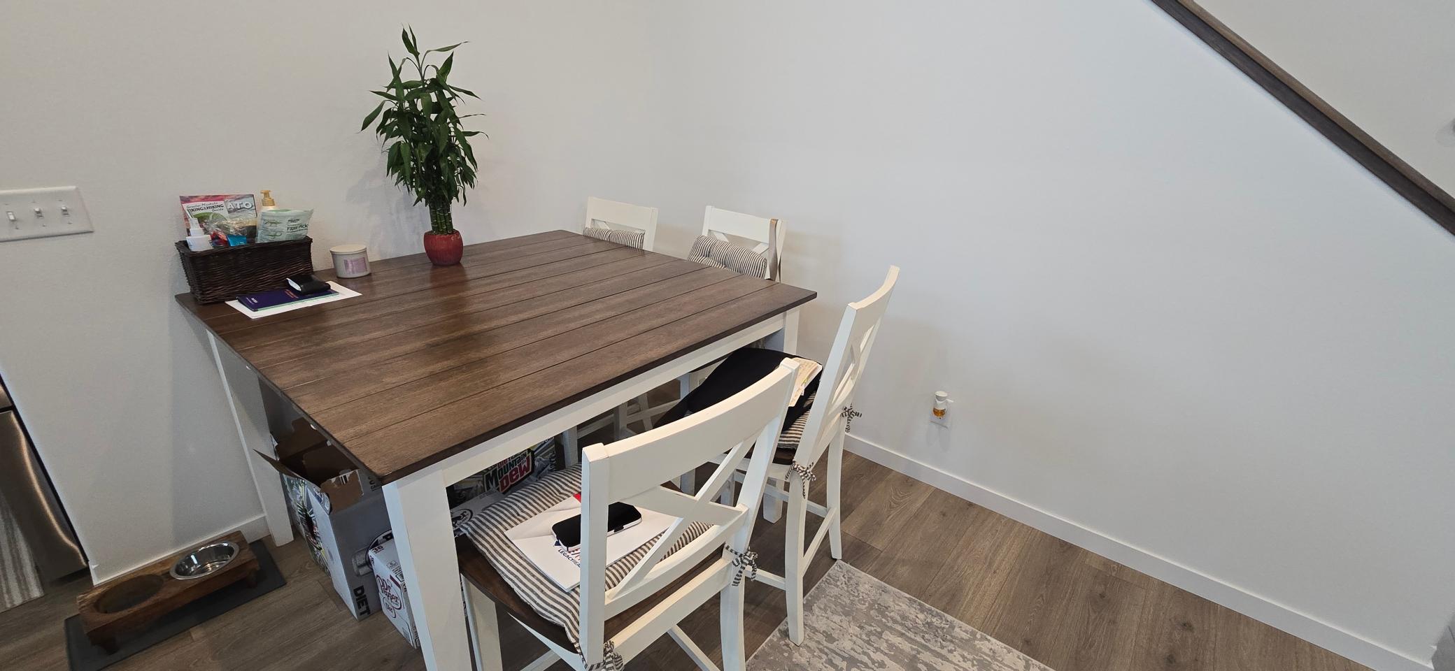 Dining.b.jpg