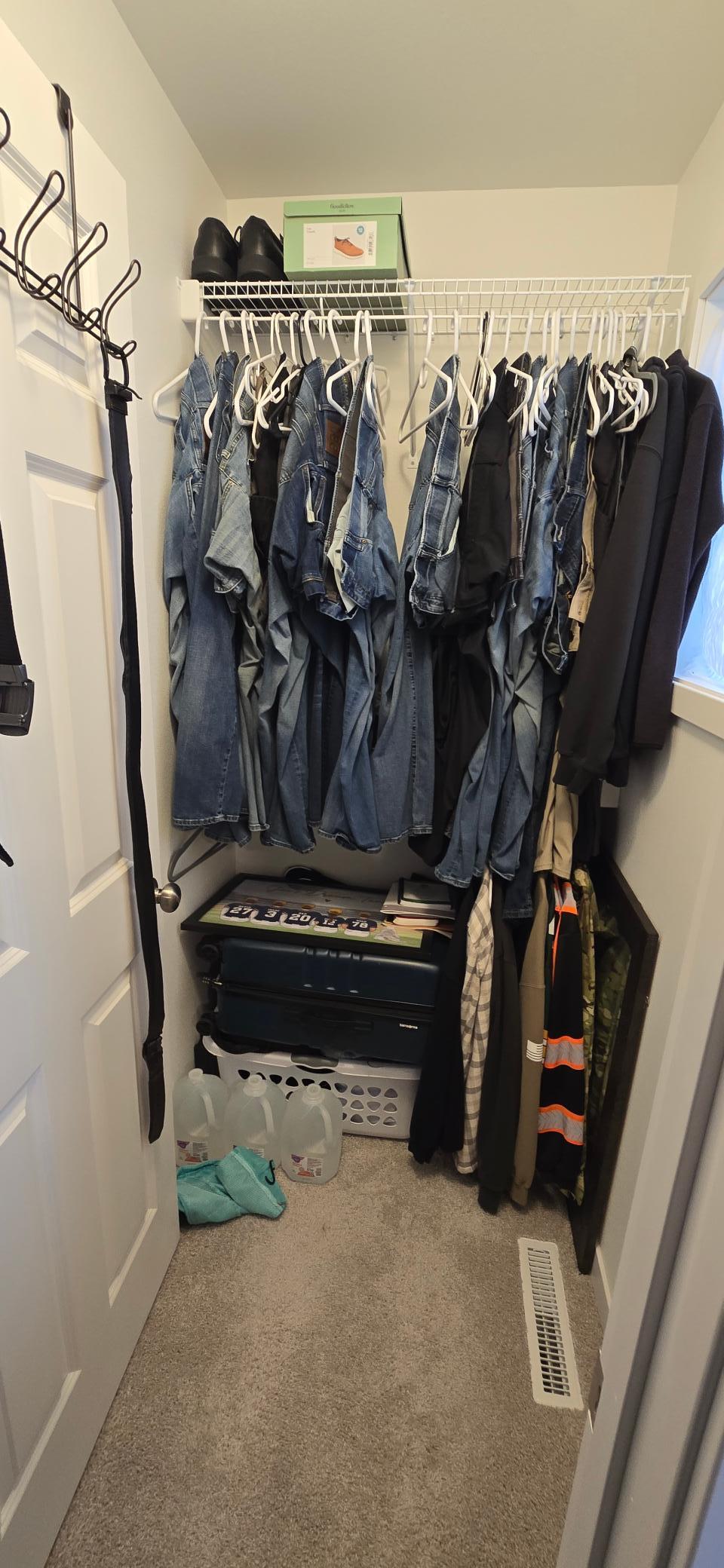 Upper.bed.2.walk-in.jpg