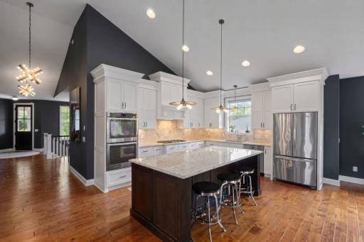 6292 Montee Drive, Eden Prairie, MN 55344