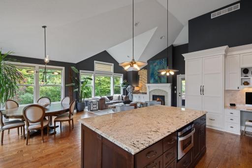 6292 Montee Drive, Eden Prairie, MN 55344