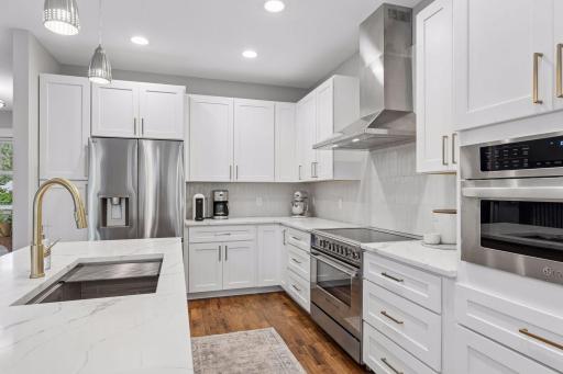 4716 Fairhills Road W, Minnetonka, MN 55345