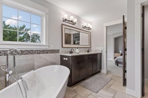 4716 Fairhills Road W, Minnetonka, MN 55345