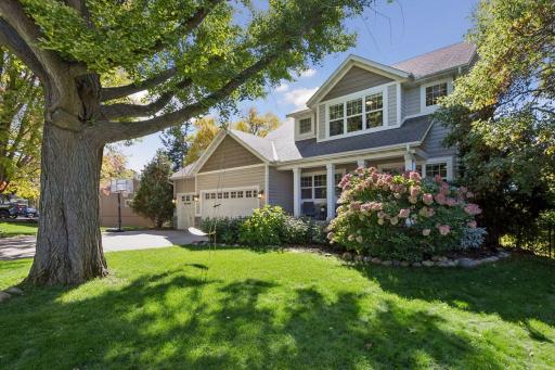 4716 Fairhills Road W, Minnetonka, MN 55345