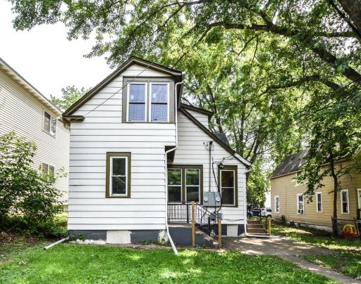Unit 2 Separate Private Back Entrance and backyard of house