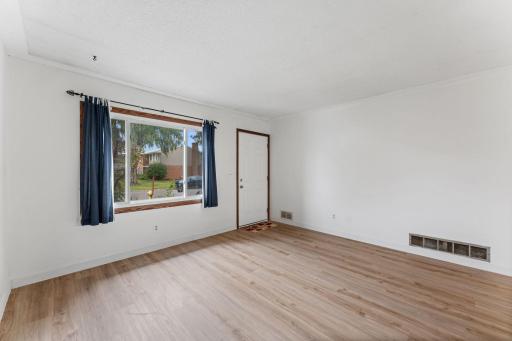 441 Skillman Avenue E, Maplewood, MN 55117