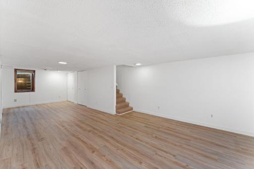 441 Skillman Avenue E, Maplewood, MN 55117