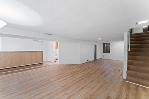 441 Skillman Avenue E, Maplewood, MN 55117