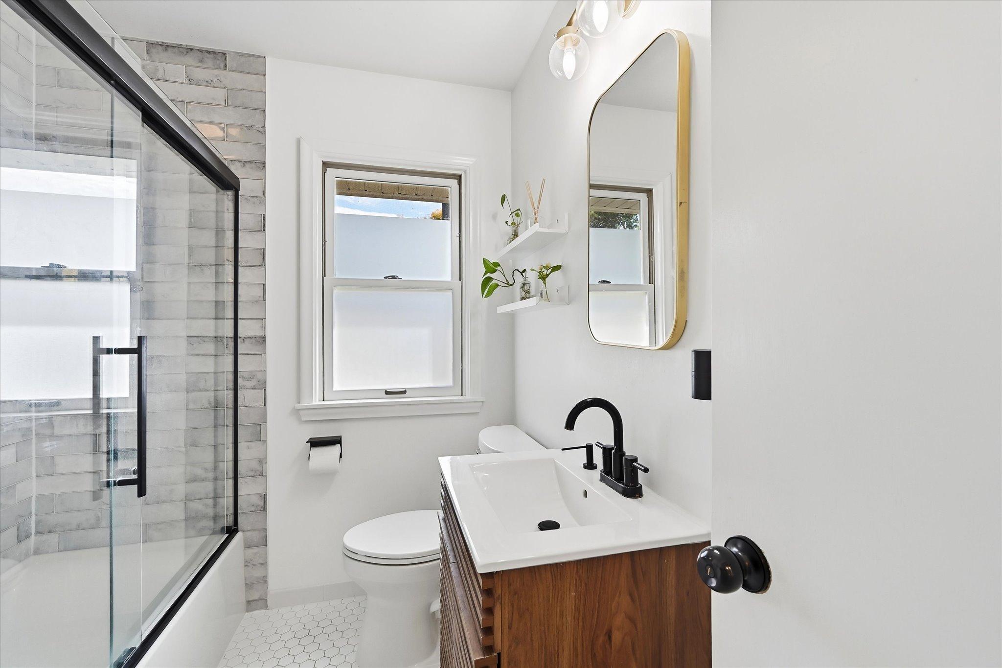 Full Bathroom Main Floor