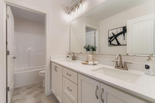 13722 Arrowhead Wy - Web Quality - 017 - 19 2nd Floor Bathroom.jpg
