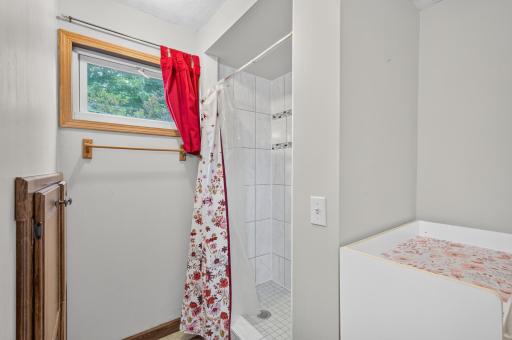 28 Sterling Street N, Maplewood, MN 55119