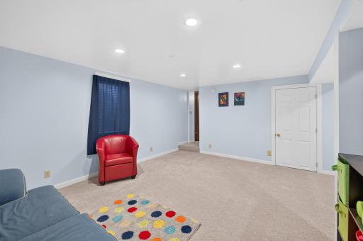 28 Sterling Street N, Maplewood, MN 55119