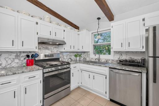 28 Sterling Street N, Maplewood, MN 55119
