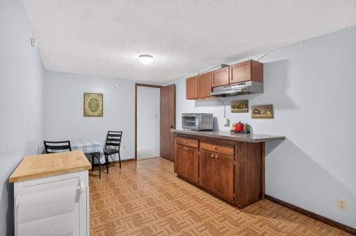 28 Sterling Street N, Maplewood, MN 55119