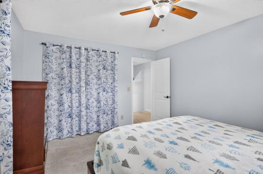 28 Sterling Street N, Maplewood, MN 55119