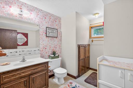 28 Sterling Street N, Maplewood, MN 55119