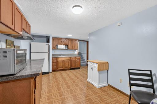 28 Sterling Street N, Maplewood, MN 55119