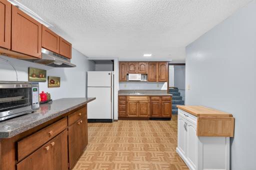 28 Sterling Street N, Maplewood, MN 55119