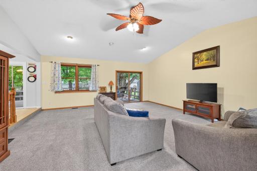 28 Sterling Street N, Maplewood, MN 55119