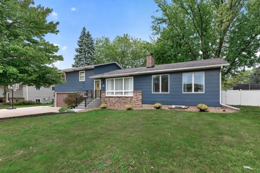 28 Sterling Street N, Maplewood, MN 55119