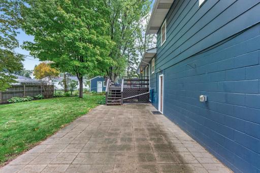 28 Sterling Street N, Maplewood, MN 55119