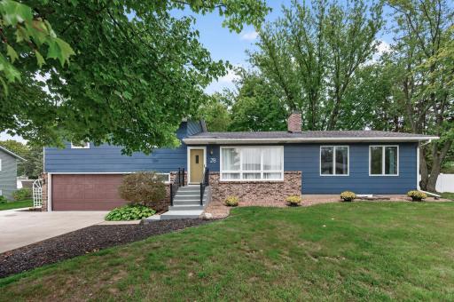 28 Sterling Street N, Maplewood, MN 55119