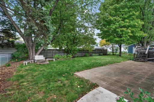 28 Sterling Street N, Maplewood, MN 55119