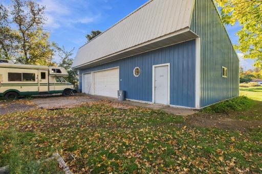 Another view of the 32x48 shed. Metal roof on all the buildings!