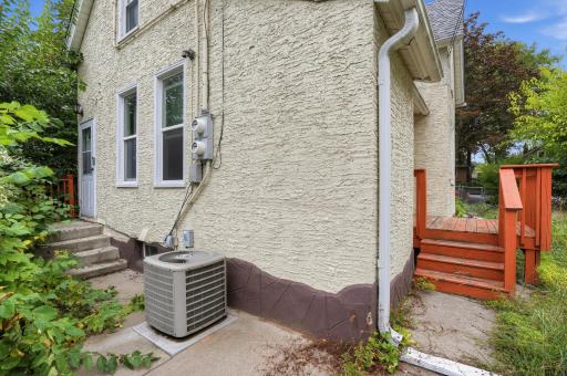 872 Lawson Avenue E, Saint Paul, MN 55106