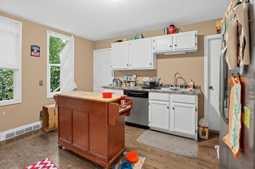 872 Lawson Avenue E, Saint Paul, MN 55106