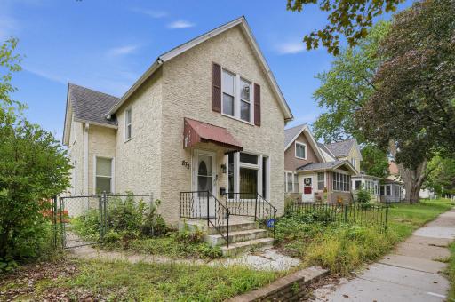 872 Lawson Avenue E, Saint Paul, MN 55106
