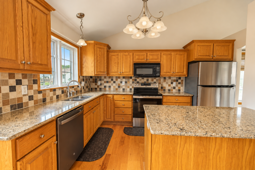 608 Colodoro Lane, Eagle Lake, MN 56024
