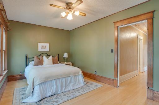 921 10th Street S, Fargo, ND 58103