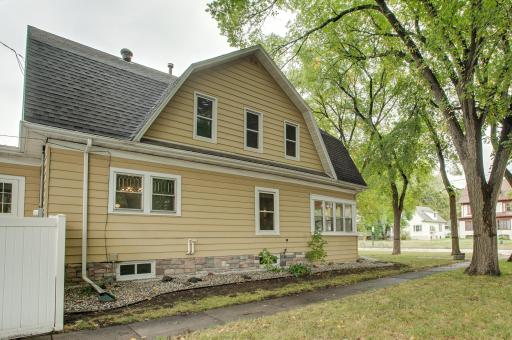 921 10th Street S, Fargo, ND 58103