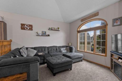 9711 Woodcrest Court, Monticello, MN 55362
