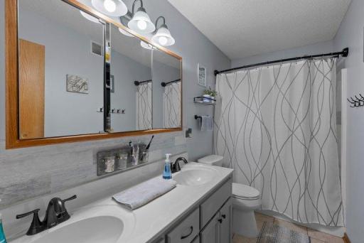 9711 Woodcrest Court, Monticello, MN 55362