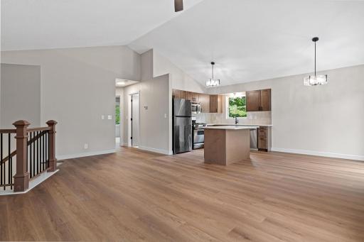 2365 Hillwood Dr-4.jpg
