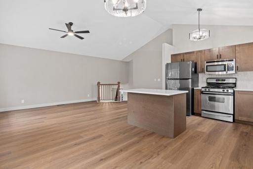 2365 Hillwood Dr-7.jpg