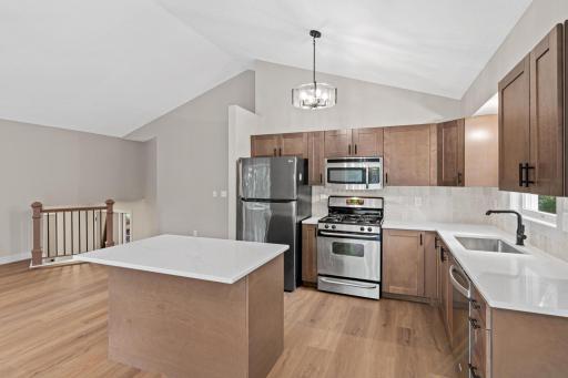 2365 Hillwood Dr-8.jpg