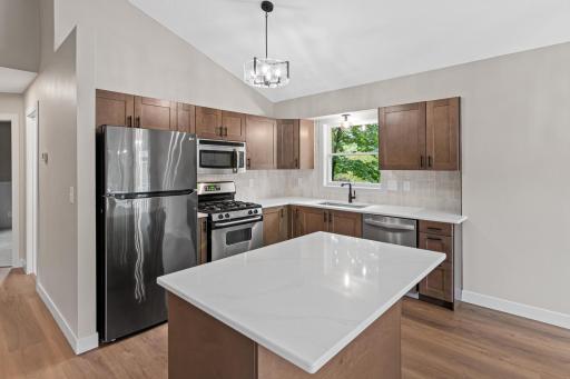 2365 Hillwood Dr-9.jpg