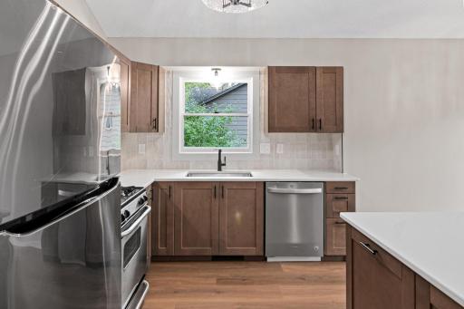 2365 Hillwood Dr-11.jpg